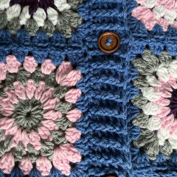New women's crochet handmade xl granny square longer cardigan with buttons - Picture 13 of 13